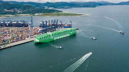 深圳大鵬海關創新服務模式，助力鹽田港擴展全球新航線與電子商務發展