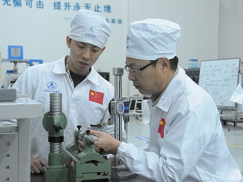 王曙群 為航天器“擰螺絲”的工匠，締造“太空之吻”的百年初心奮斗者